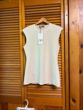 ZARA Cream Cap-Sleeve Minimal Tank length 25”pit to pit 17”